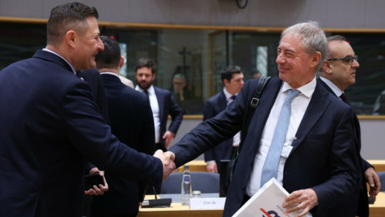 Auto, Urso: “Servono azioni urgenti, neutralità tecnologica e risorse per il Made in Europe”