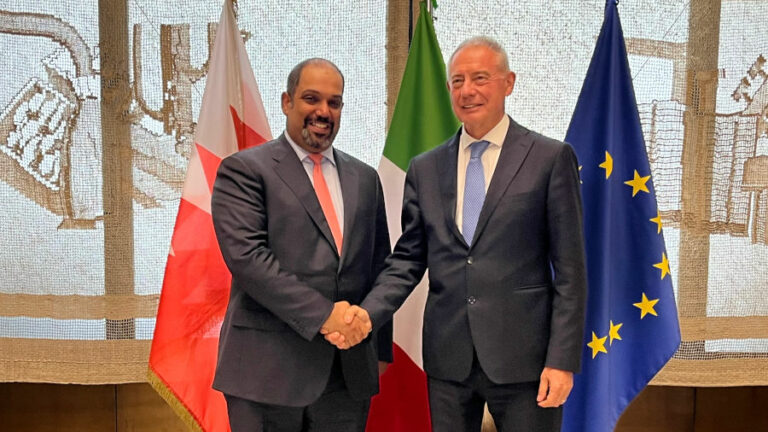 Italia-Bahrein: Urso incontra ministro Economia Al Khalifa, rafforzare gli investimenti nel digitale, IA e Quantum