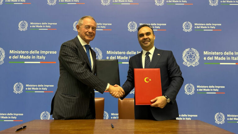 Italia-Turchia: Urso firma MoU con ministro Industria Kacır, focus su industria, innovazione tecnologica e investimenti