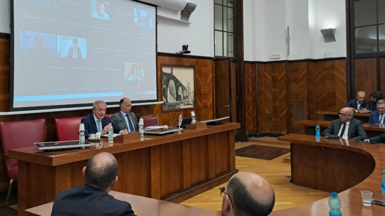 Ex Ilva: Urso, “Produzione dimezzata, indotto sarà centrale per ripristino”
