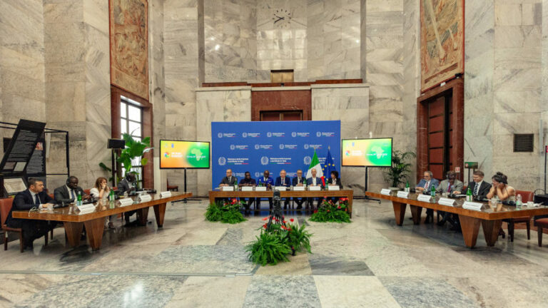 AI Hub: Urso firma 4 accordi al Mimit e incontra i ministri di Congo ed Egitto