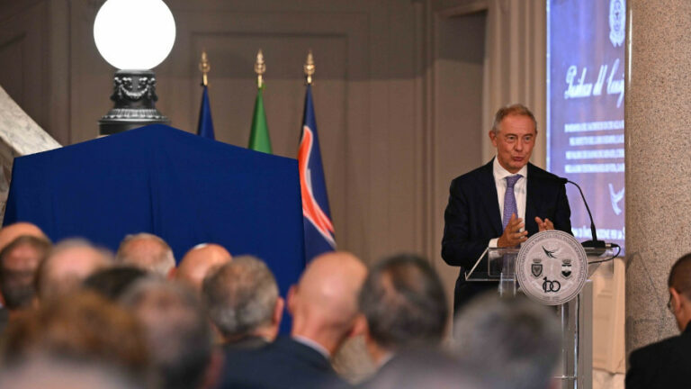 Mimit, presentato francobollo per il Centenario dell’intelligence italiana