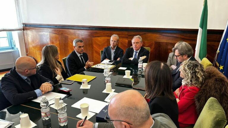 Ambulanti: Urso incontra assessori regionali e rappresentanze categoria, "percorso condiviso con Regioni per tutelare categoria"