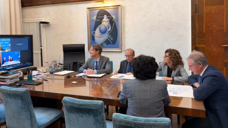 Italia–Francia: Urso incontra la ministra Le Hénanff, focus su digitale e tecnologie emergenti