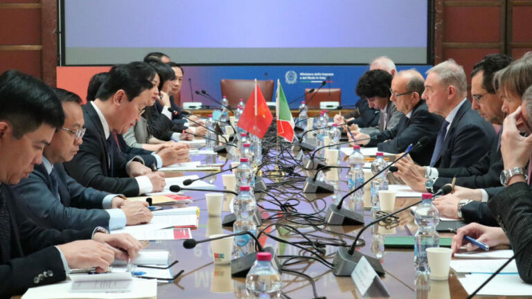 Italia-Vietnam: Urso incontra vice primo ministro Nguyen Chi Dung