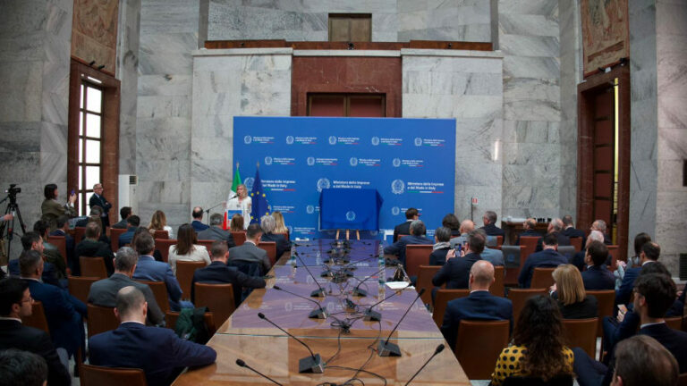 Mimit, presentati 9 francobolli dedicati alla serie “le Eccellenze del sistema produttivo e del Made in Italy”