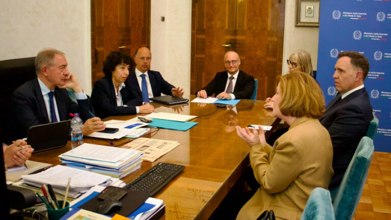 Data Center: Urso incontra vertici Equinix, presentato al Mimit nuovo progetto di investimento in Itali
