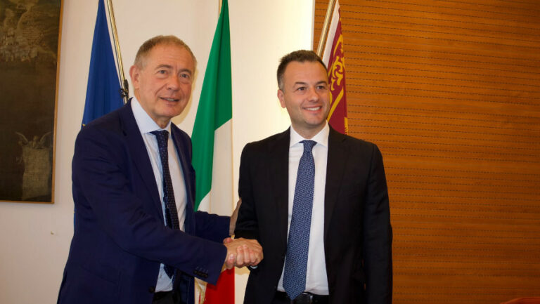 Venezia: incontro Urso-Venturini sulle prospettive industriali dell’area di Porto Marghera
