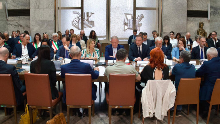 Electrolux: accolte richieste Urso, al via confronto serrato sul piano industriale