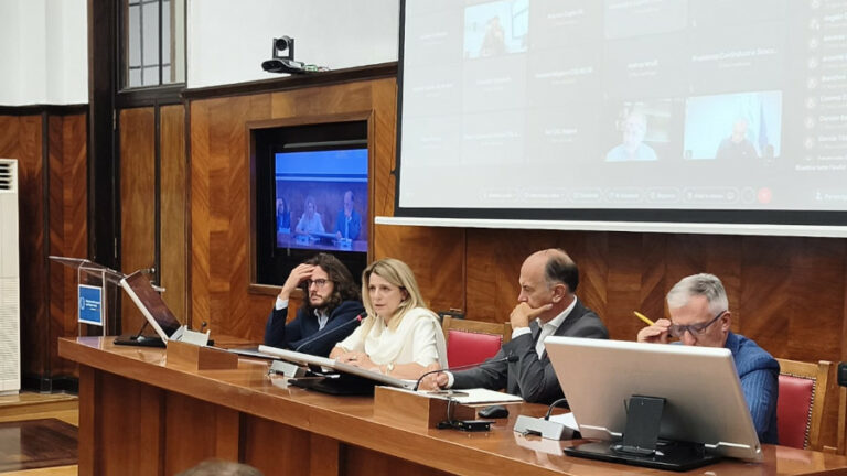 Versalis: Eni annuncia investimenti per 2,5 mld euro per riconversione e tutela lavoratori