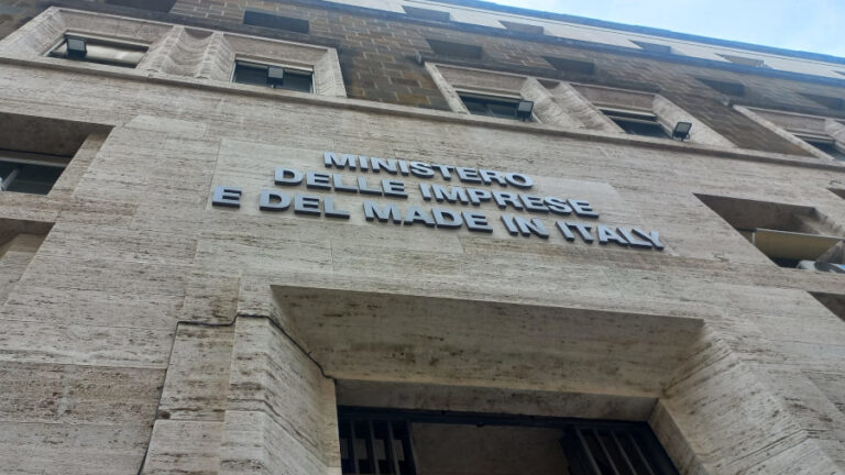 Ast Terni: Urso convoca tavolo il 28 settembre, focus su monitoraggio Accordo di programma, piano industriale e occupazionale