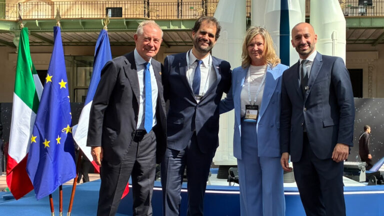 Spazio: firmati a Parigi due accordi industriali Italia-Francia