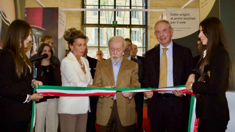 Mimit: inaugurata a Palazzo Piacentini la mostra “The Lens of Time”, Urso: “L’occhialeria è simbolo del Made in Italy”